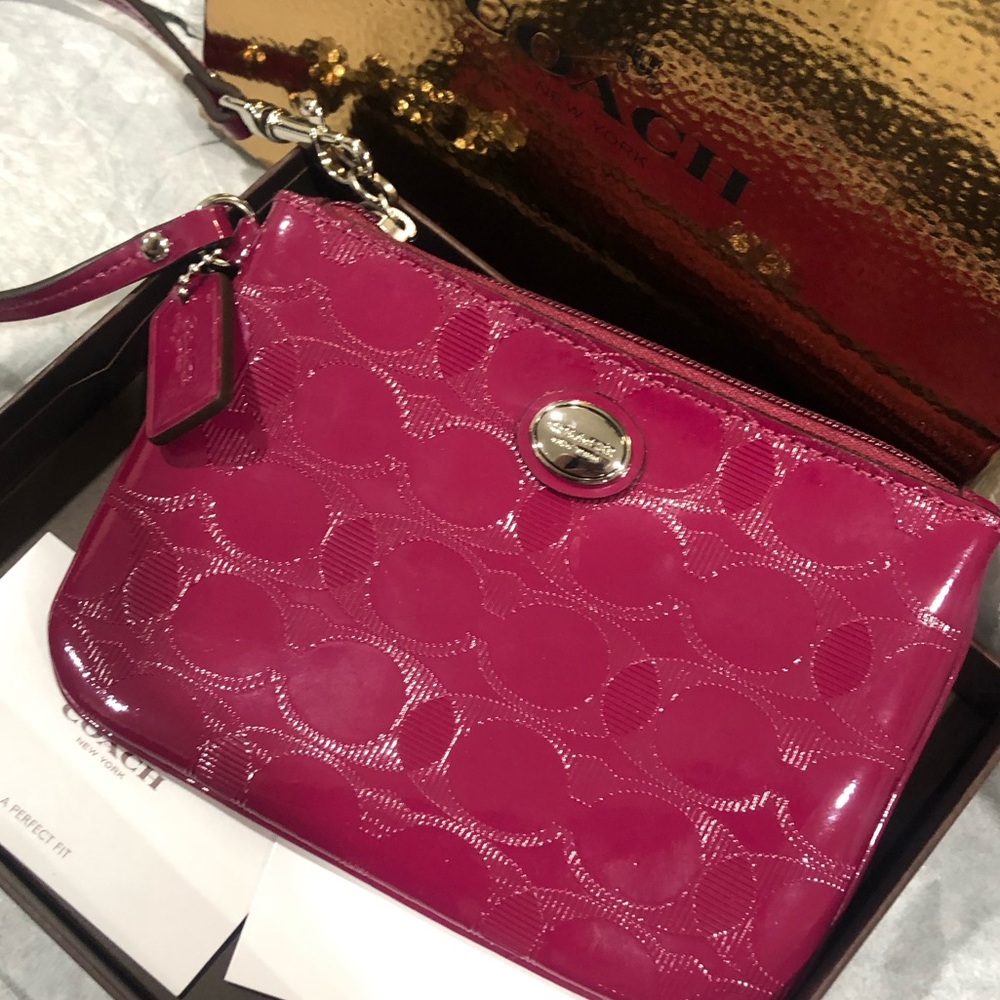 Brand New Coach Patent Leather Wristlet in Fuchsia